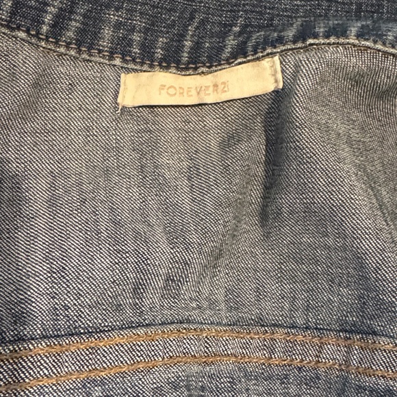 Forever 21 Dark Wash Stretchy Denim Jacket. Size M - Picture 6 of 7